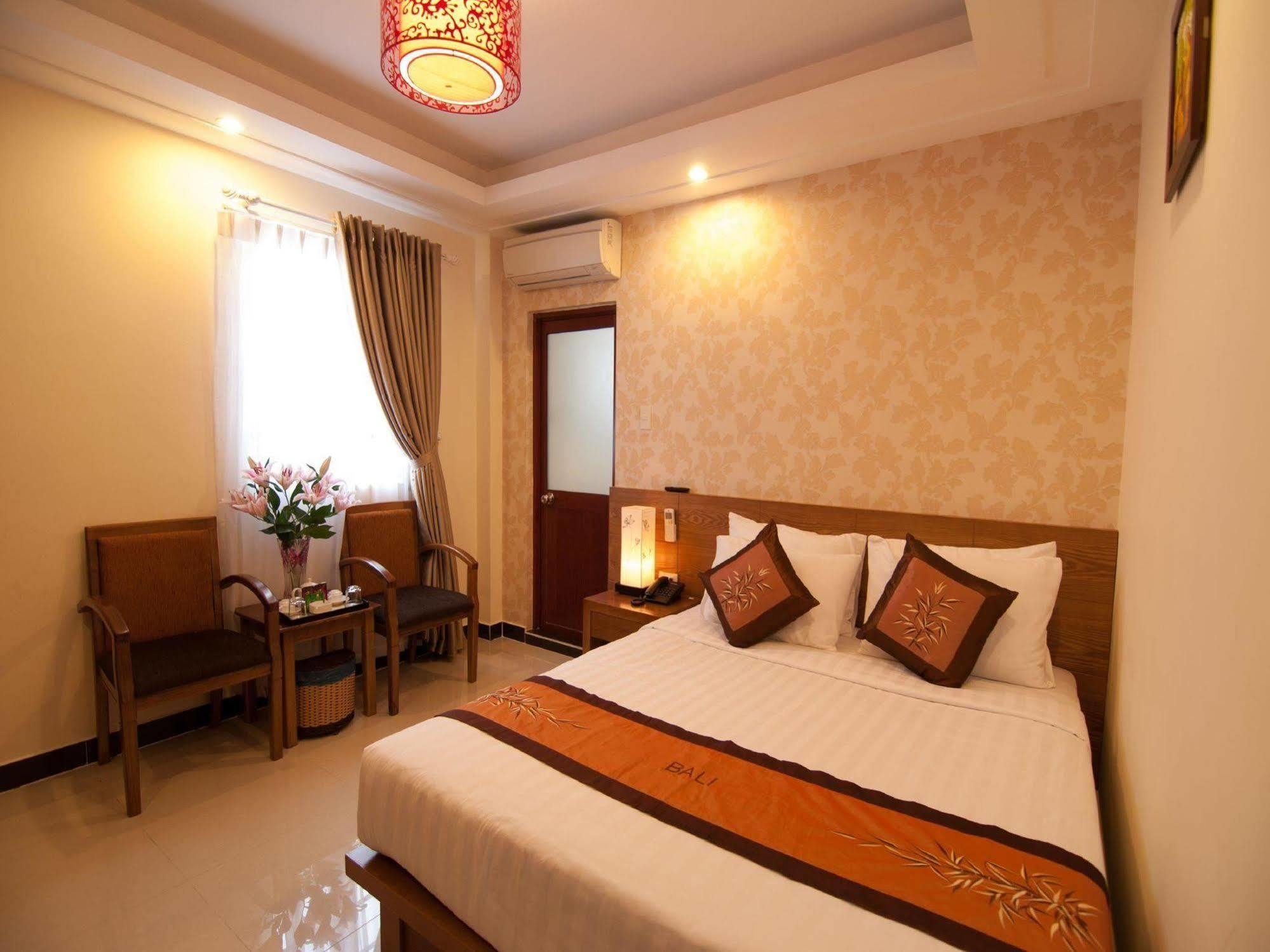 Valentine Boutique - 25 Bui Vien Street 3*